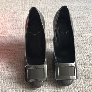 Gray patent leather pumps